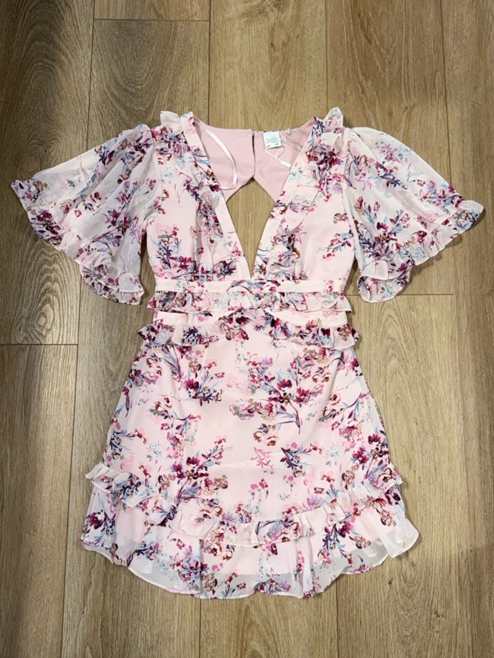Selfie Leslie Pink Floral Ruffle Open Back Cut Out Dress size Medium NWT